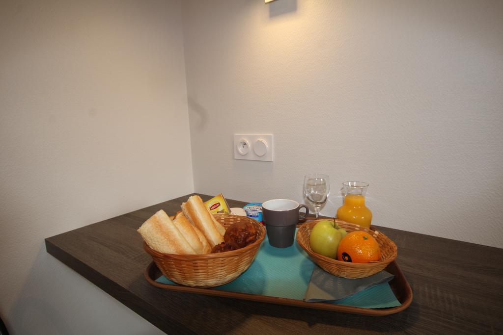 Logis Hotel Restaurant Auberge De La Cloche Le Theil-sur-Huisne Ngoại thất bức ảnh