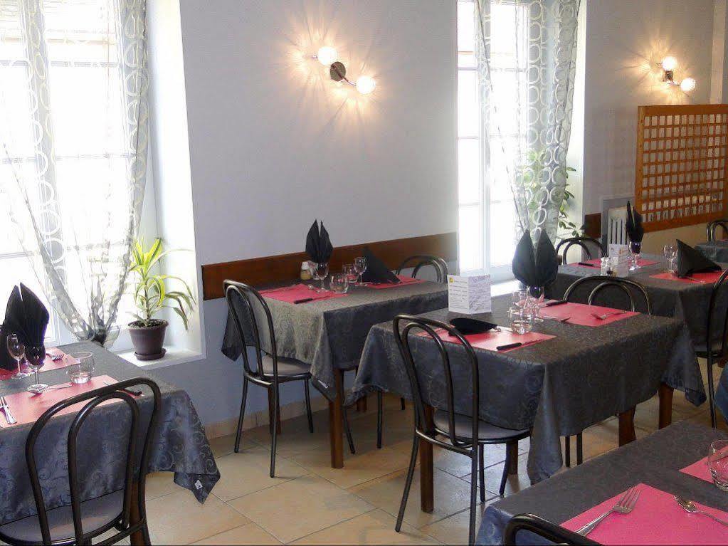 Logis Hotel Restaurant Auberge De La Cloche Le Theil-sur-Huisne Ngoại thất bức ảnh