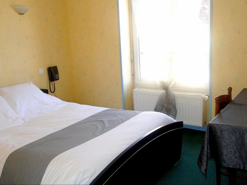 Logis Hotel Restaurant Auberge De La Cloche Le Theil-sur-Huisne Ngoại thất bức ảnh