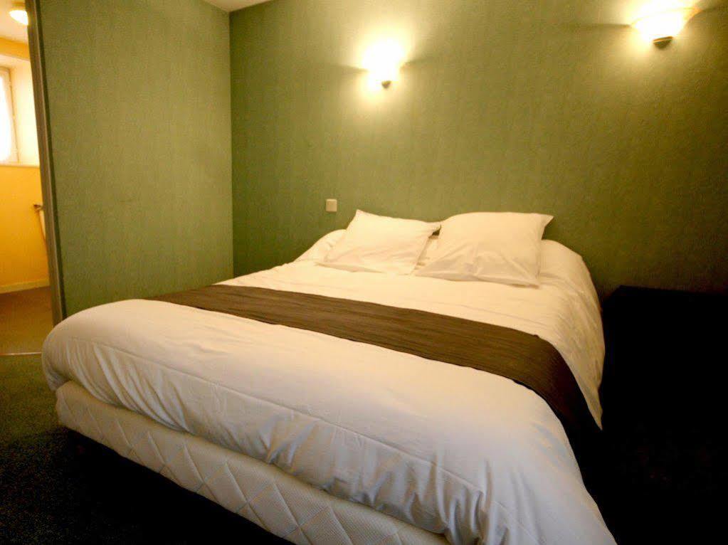Logis Hotel Restaurant Auberge De La Cloche Le Theil-sur-Huisne Ngoại thất bức ảnh