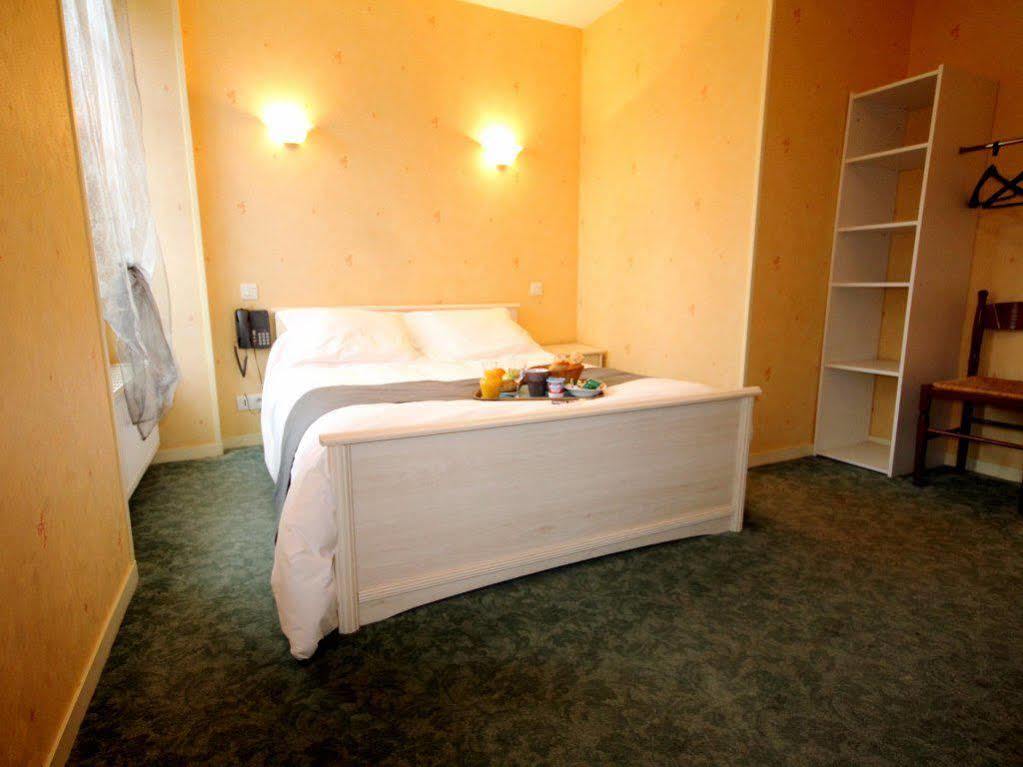Logis Hotel Restaurant Auberge De La Cloche Le Theil-sur-Huisne Ngoại thất bức ảnh